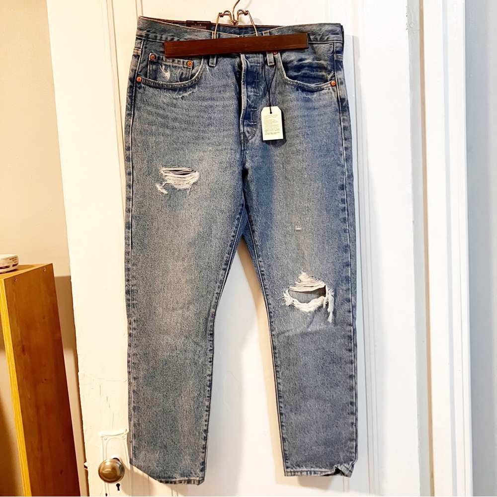 New with tags Levi’s 501 button fly wedgie distressed jeans 31 x 28
